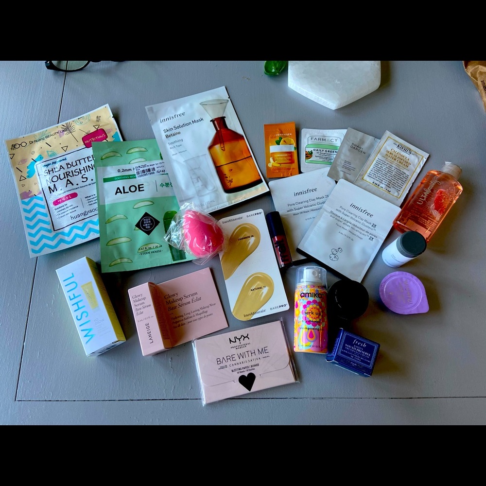 Skincare/MakeUp/Haircare Sample Set! All new!